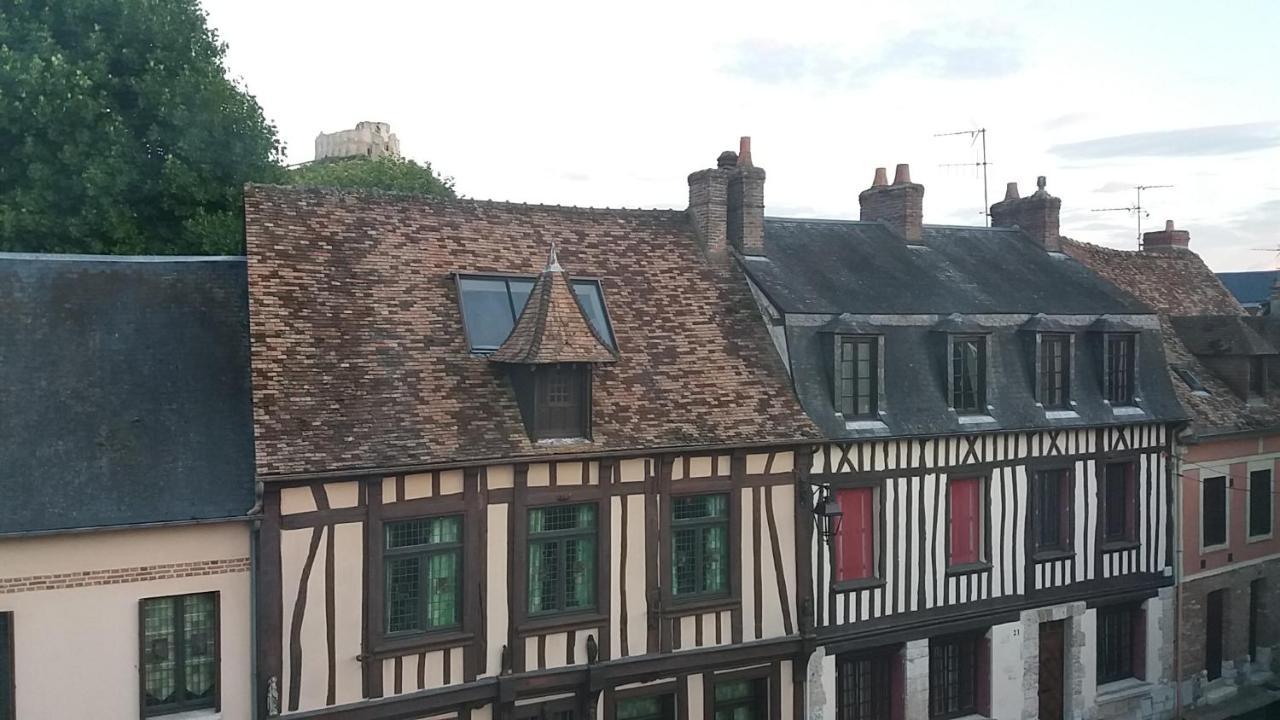 Le Charme Du Chateau Apartment Les Andelys Exterior photo
